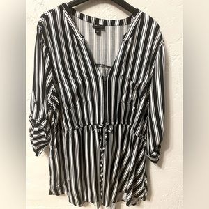 Torrid Black and White Tunic- Torrid  Size 1 (14/16, xl)